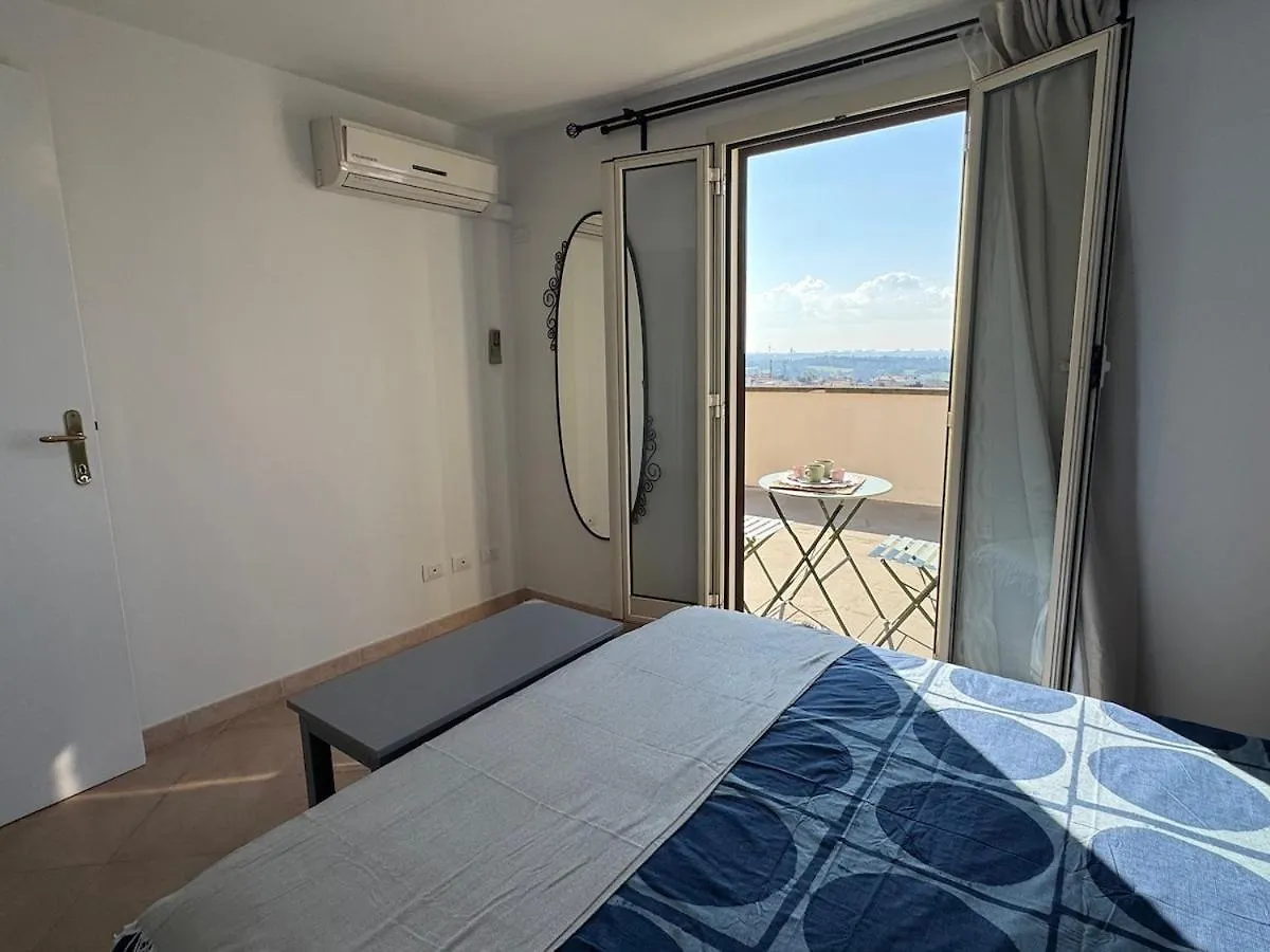 Apartment Rooftop Via Appia Nuova, Roma Italy